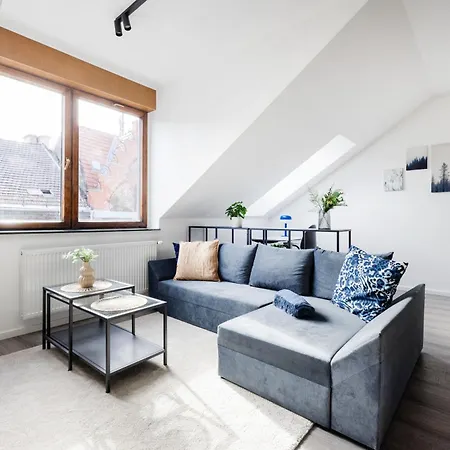 Apartment Top-floor Privacy And Comfort *