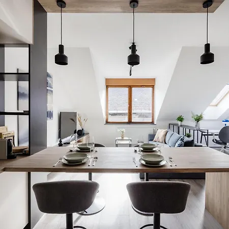 Top-floor Privacy And Comfort شقة *