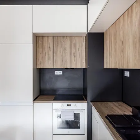 Top-floor Privacy And Comfort *