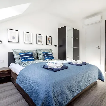 Apartment Top-floor Privacy And Comfort Budapest