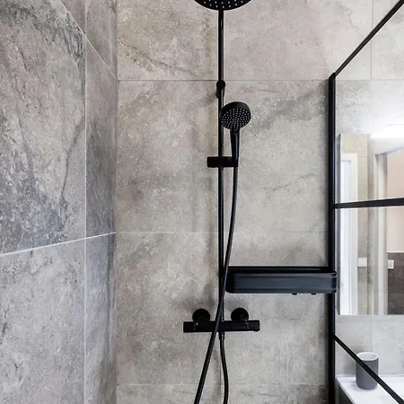 Top-floor Privacy And Comfort شقة *