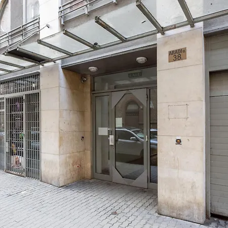 Top-floor Privacy And Comfort Apartment